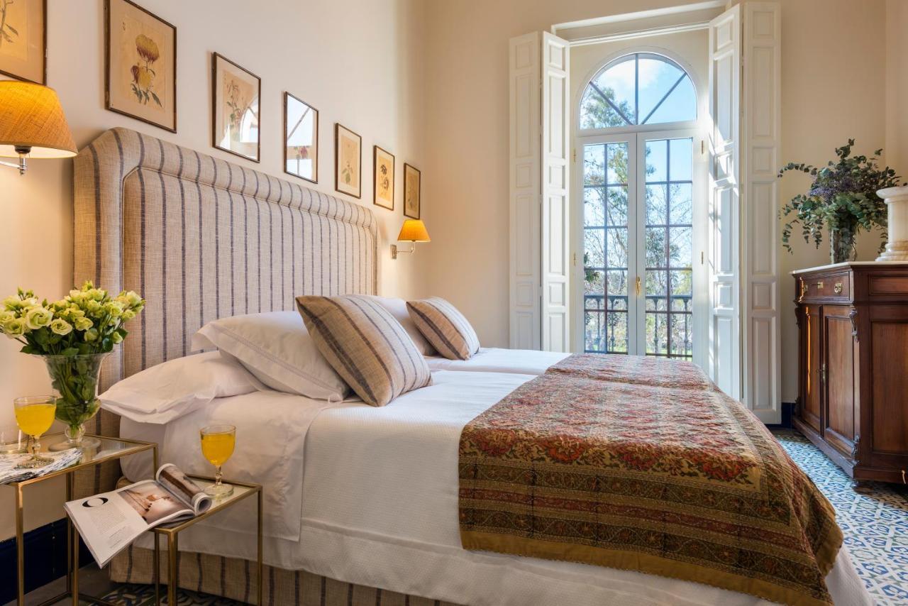 Alfonso, Restored Palace House With Gardens And Monuments Views Villa