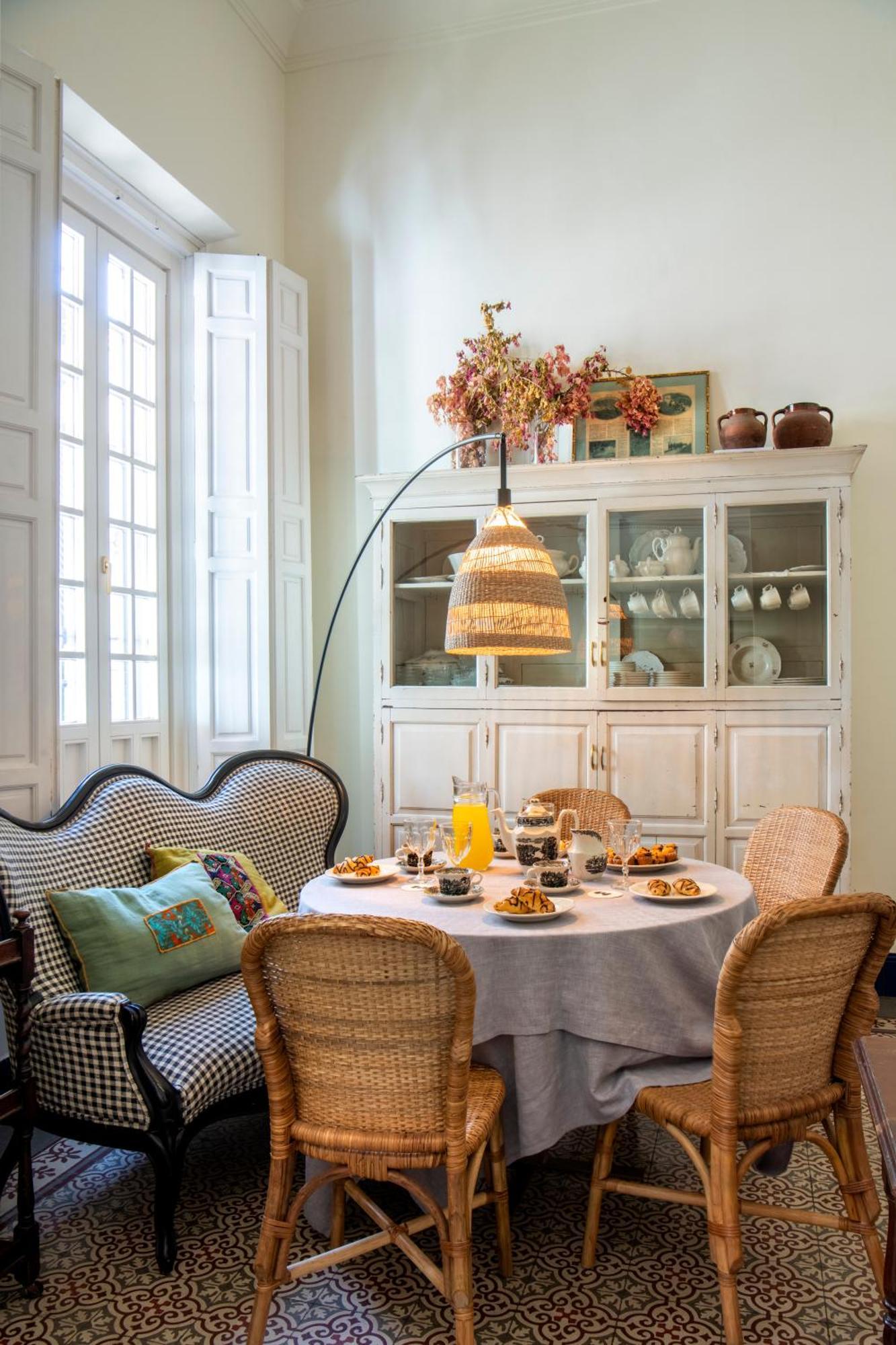 Villa Alfonso, Restored Palace House With Gardens And Monuments Views